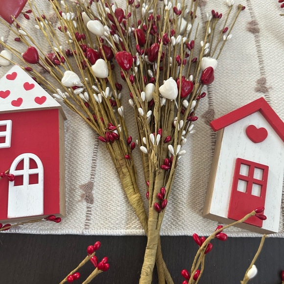 Valentine Decor Bundle - Garland, 3 stems, 2 block houses - Picture 4 of 11